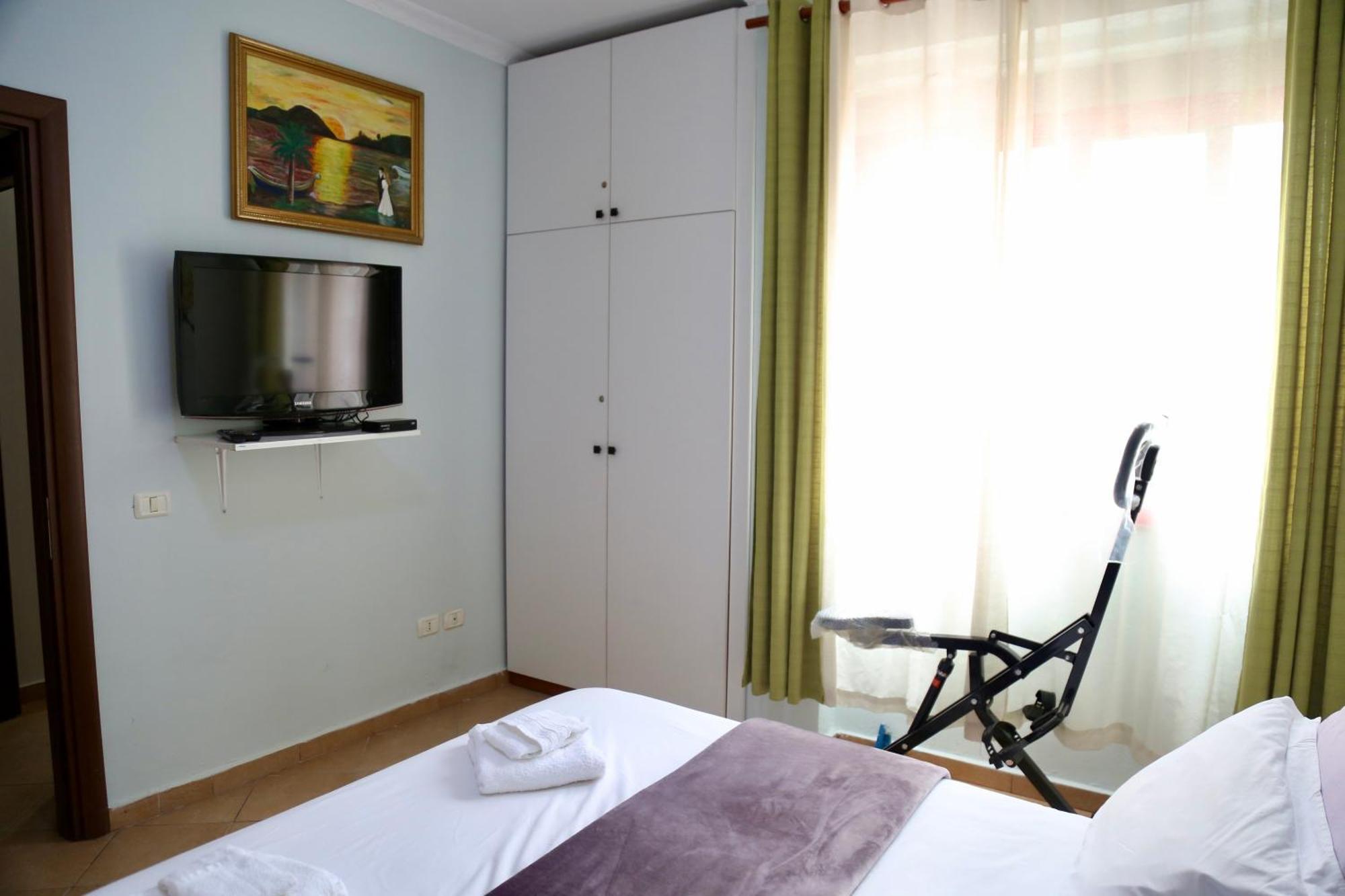 Stay At An Artist'S Place! Тирана Екстер'єр фото