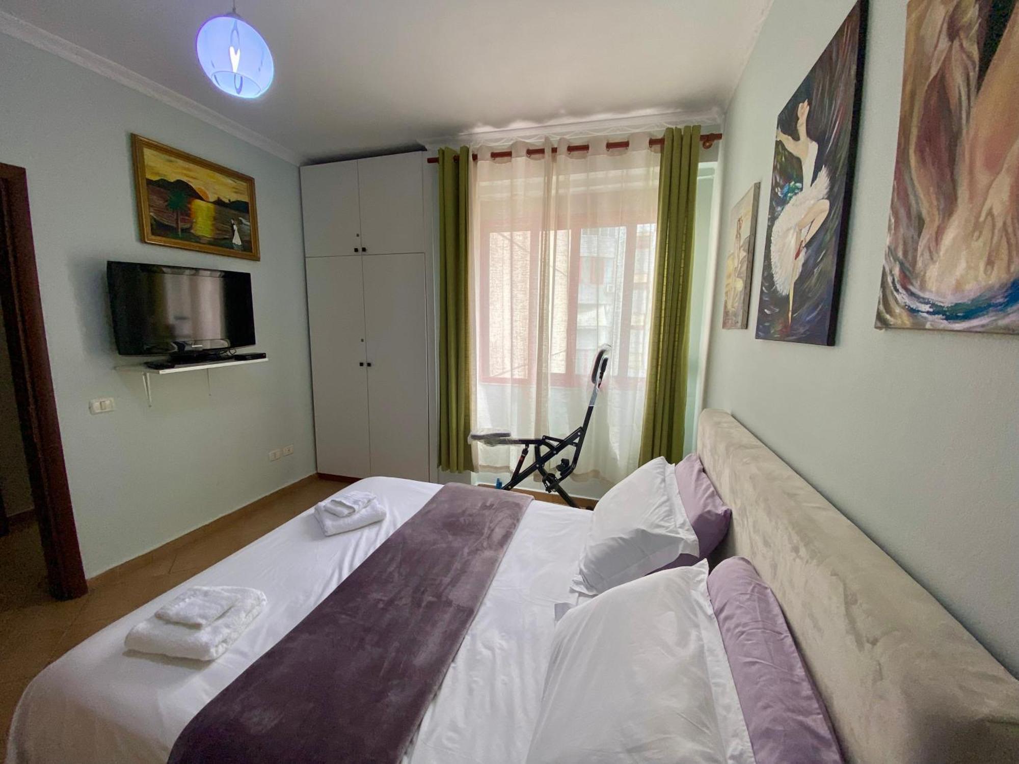 Stay At An Artist'S Place! Тирана Екстер'єр фото